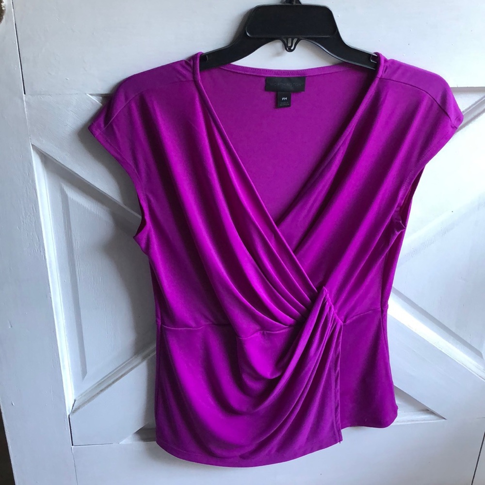 Absolutely gorgeous Worthington new top. Vibrant rich plum color.